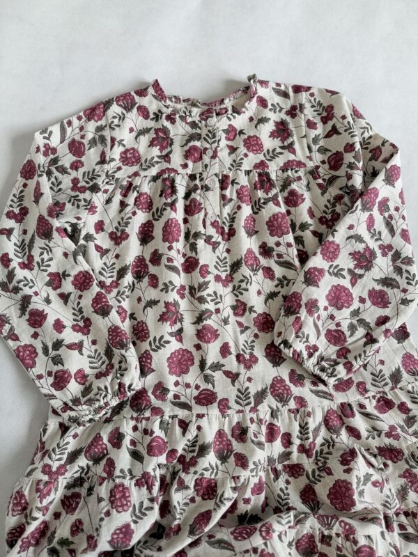 Sukienka w kwiaty rozm. 134/140 BONTON
