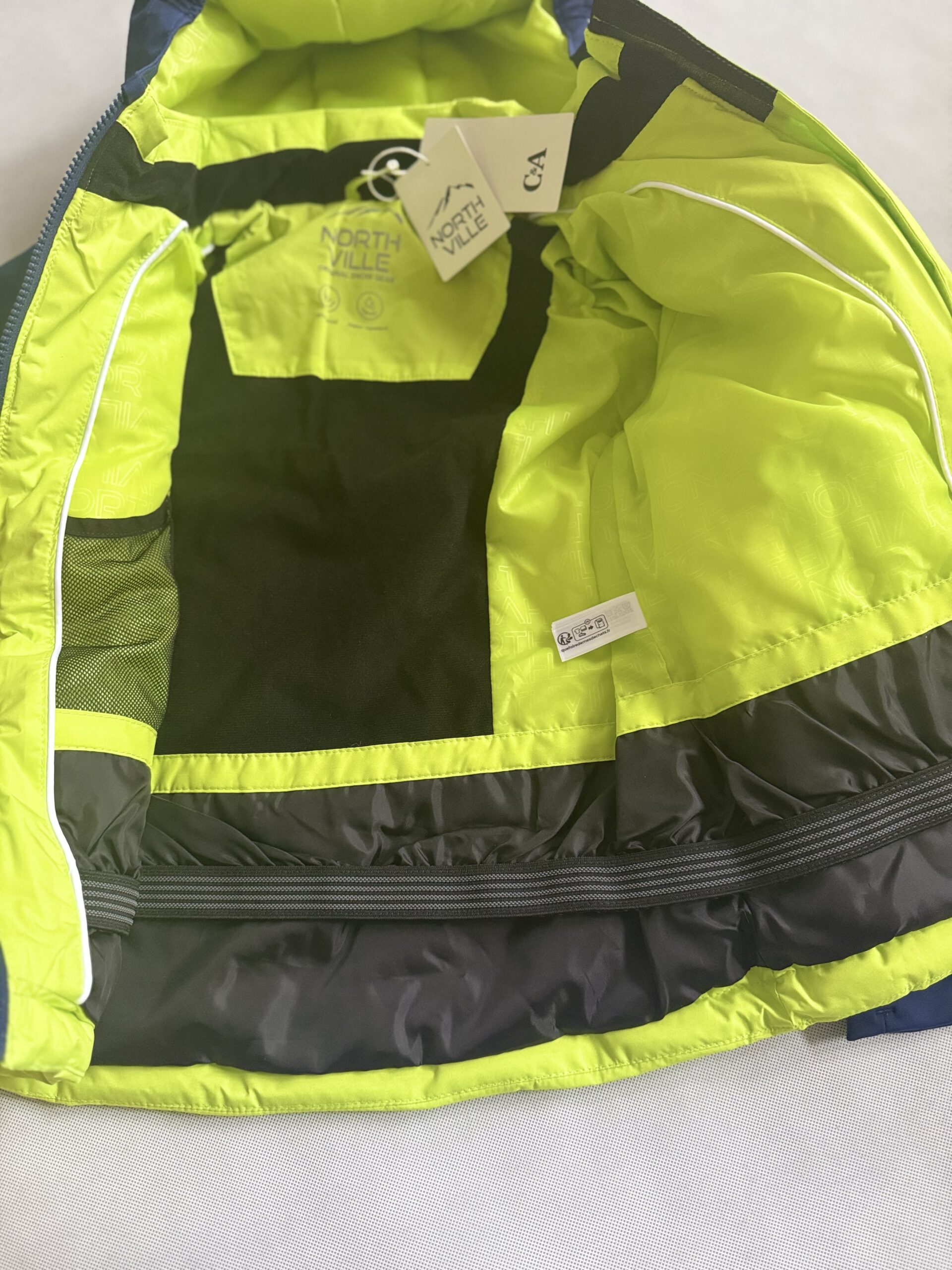 Kurtka narciarska z kapturem C&A rozm. 134 - obrazek 2