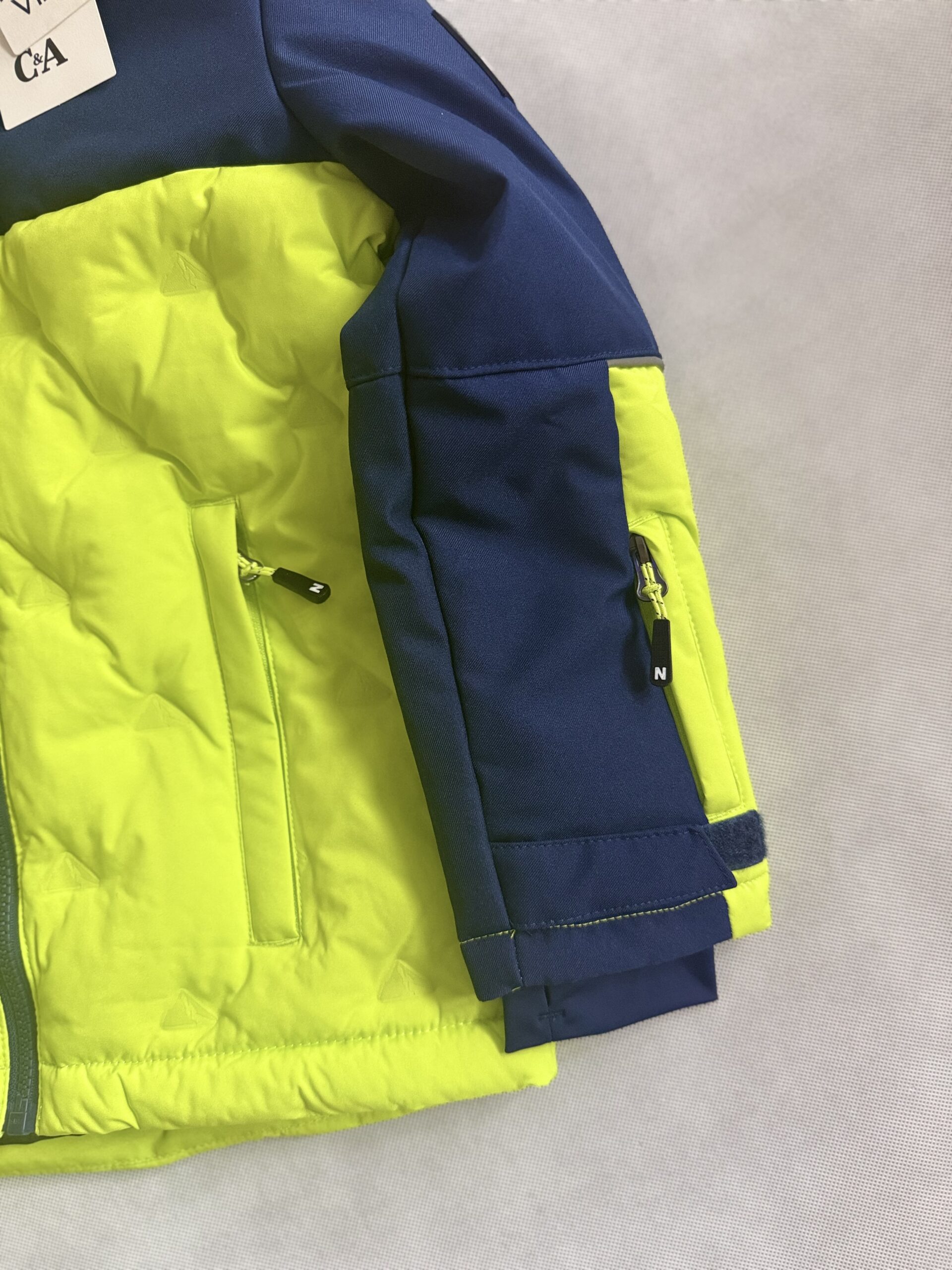 Kurtka narciarska z kapturem C&A rozm. 134 - obrazek 3