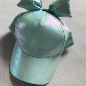 Czapka z daszkiem o perłowym połysku z kokardą H&M rozm. 104-122